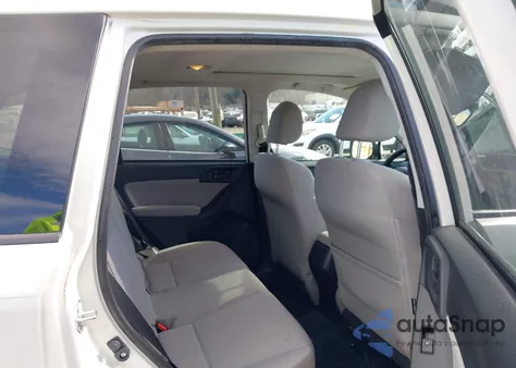 2015 Subaru Forester 2.5I Premium z USA, uszkodzony, nr VIN JF2SJADC3FH526120